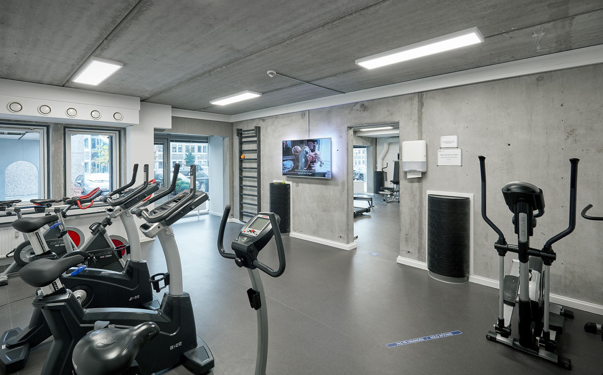 Stort fitnessrum i stueetagen